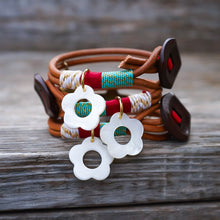 Load image into Gallery viewer, WHITE FLOWER BRACELET