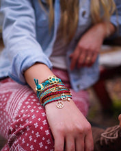 Cargar imagen en el visor de la galería, COLORS OF PEACE BRACELET