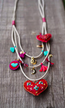 Cargar imagen en el visor de la galería, HANDMADE HEART NECKLACE