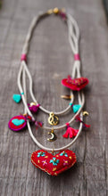 Cargar imagen en el visor de la galería, HANDMADE HEART NECKLACE
