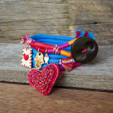 Cargar imagen en el visor de la galería, HAMSA HEART BRACELET