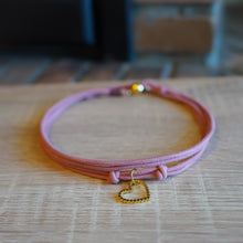 Cargar imagen en el visor de la galería, CHOKER CORAZON ROSA
