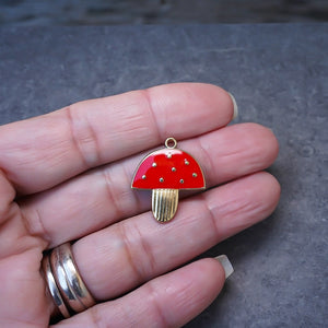 RED MUSHROOM CHARM