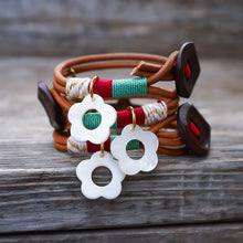 Load image into Gallery viewer, WHITE FLOWER BRACELET
