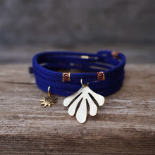 Cargar imagen en el visor de la galería, PULSERA HOJA AZUL
