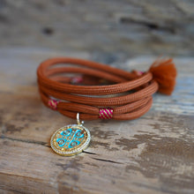 Cargar imagen en el visor de la galería, PULSERA AZURE GRACE
