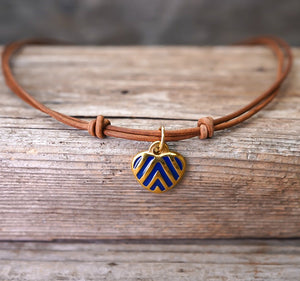 STRIPED HEART CHOCKER
