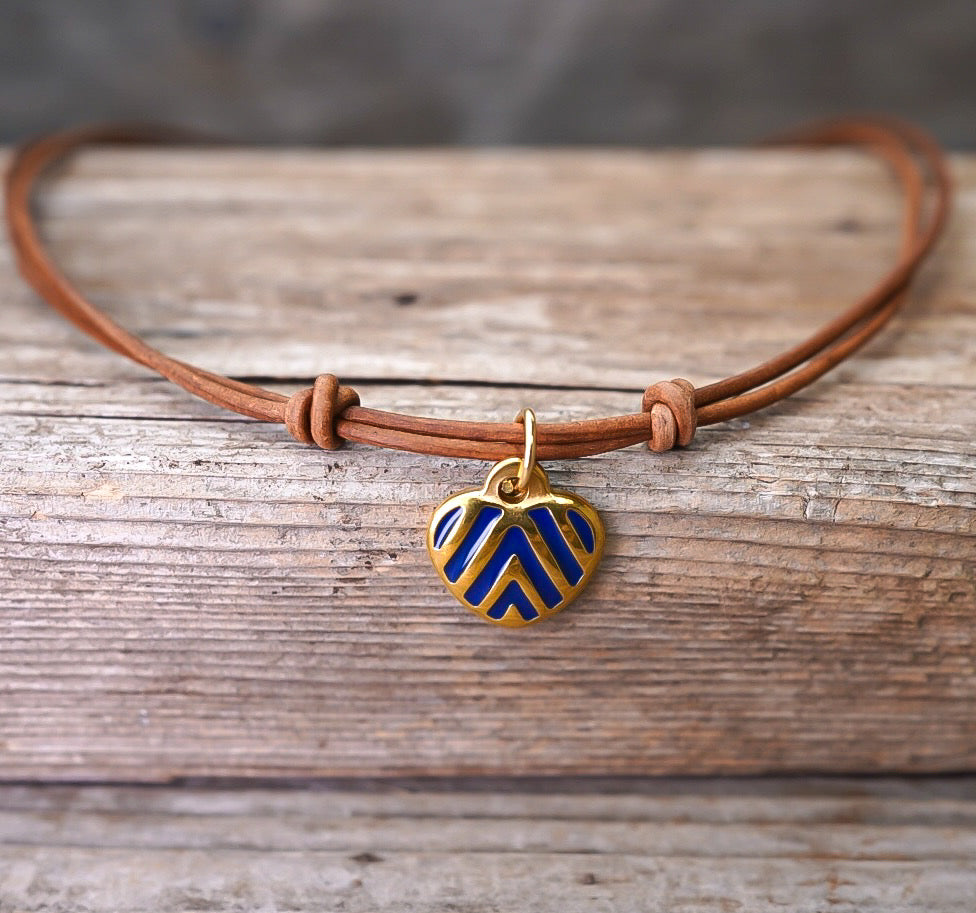 STRIPED HEART CHOCKER