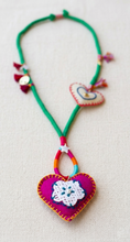 Cargar imagen en el visor de la galería, JULIETA HEART NECKLACE
