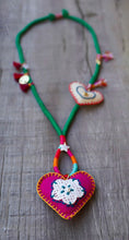 Cargar imagen en el visor de la galería, JULIETA HEART NECKLACE
