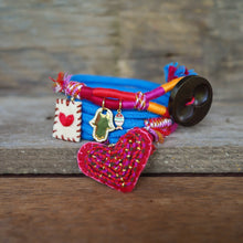 Cargar imagen en el visor de la galería, HAMSA HEART BRACELET
