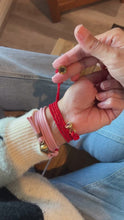 Cargar y reproducir el video en el visor de la galería, PULSERA VIRGEN BLANCA
